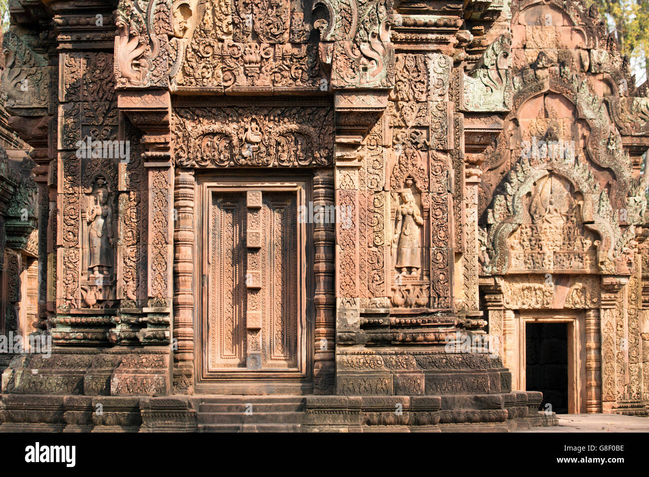 Carvings and decorated doorways at the 10th Century Khmer Hindu Banteay Srey temples built in the reign of Rajendravarman II, Angkor, Cambodia Stock Photo