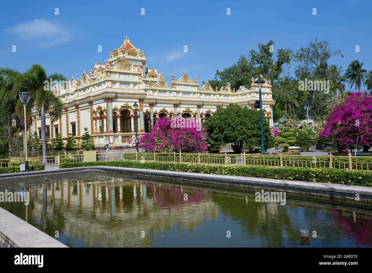 Temple ponds and gardens at Vĩnh Tràng Temple in Mỹ Hóa village, My Tho,  Bảo Định canal, My Phong, Mekong, Delta, Vietnam, Asia Stock Photo