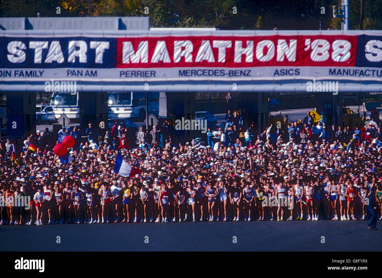 Men's start of the 1988 New York City Marathon Stock Photo Alamy