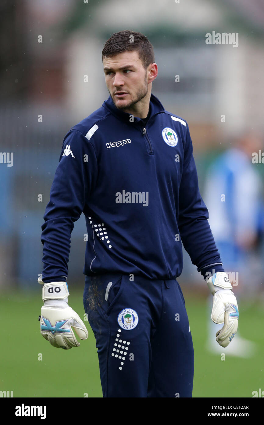 Rochdale v Wigan Athletic - Sky Bet League One - Spotland Stadium. Wigan Athletic goalkeeper Richard O'Donnell Stock Photo