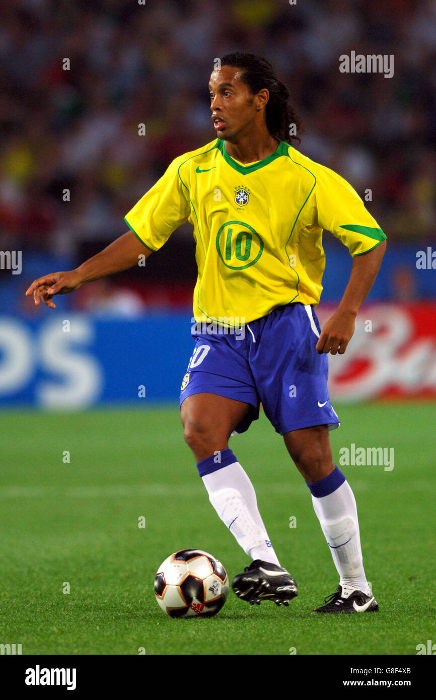 Ronaldinho 2005 hi-res stock photography and images - Alamy