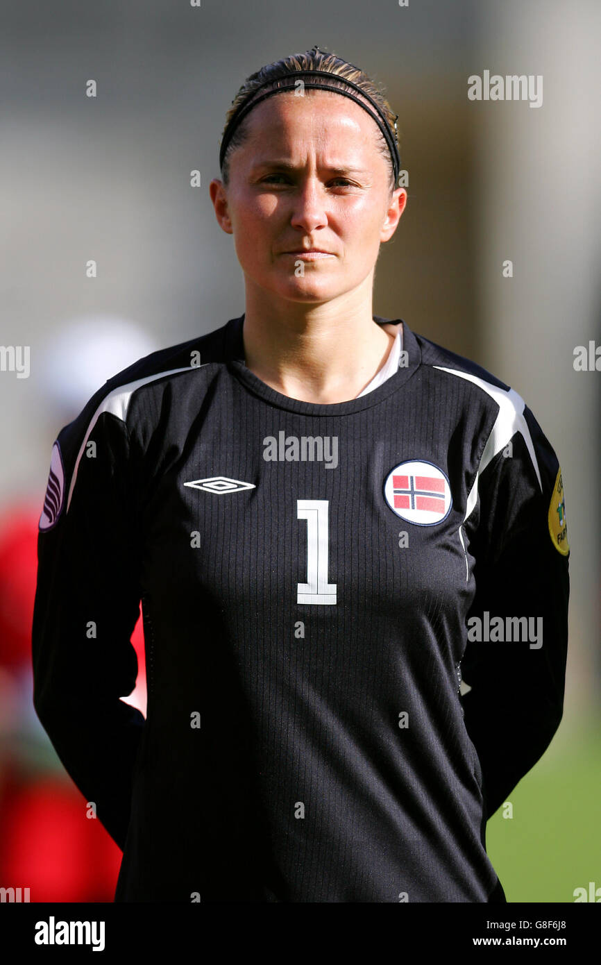 Goalkeeper norway hires stock photography and images Alamy