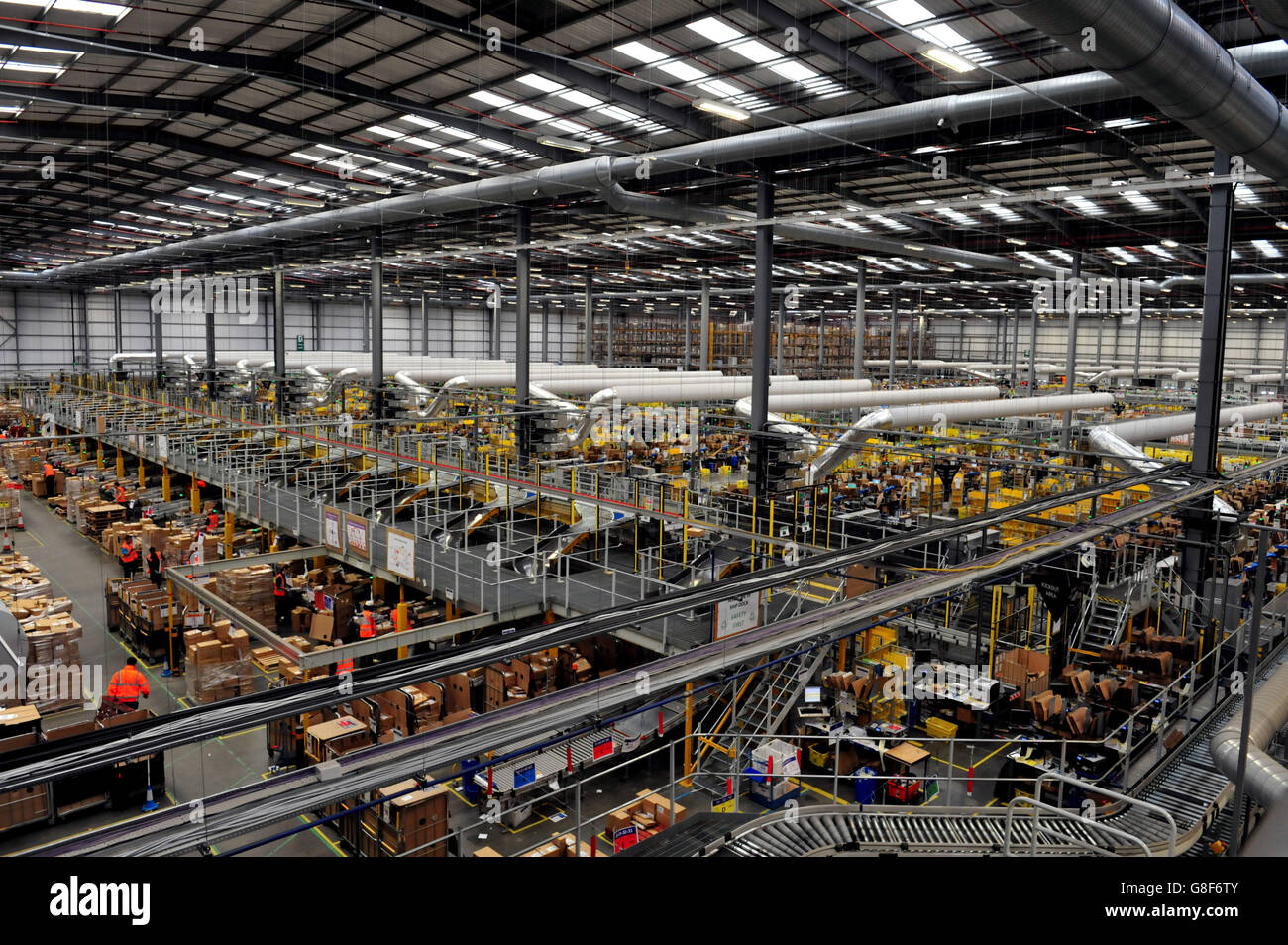 Amazon fulfilment centre Hemel Hempstead Stock Photo Alamy
