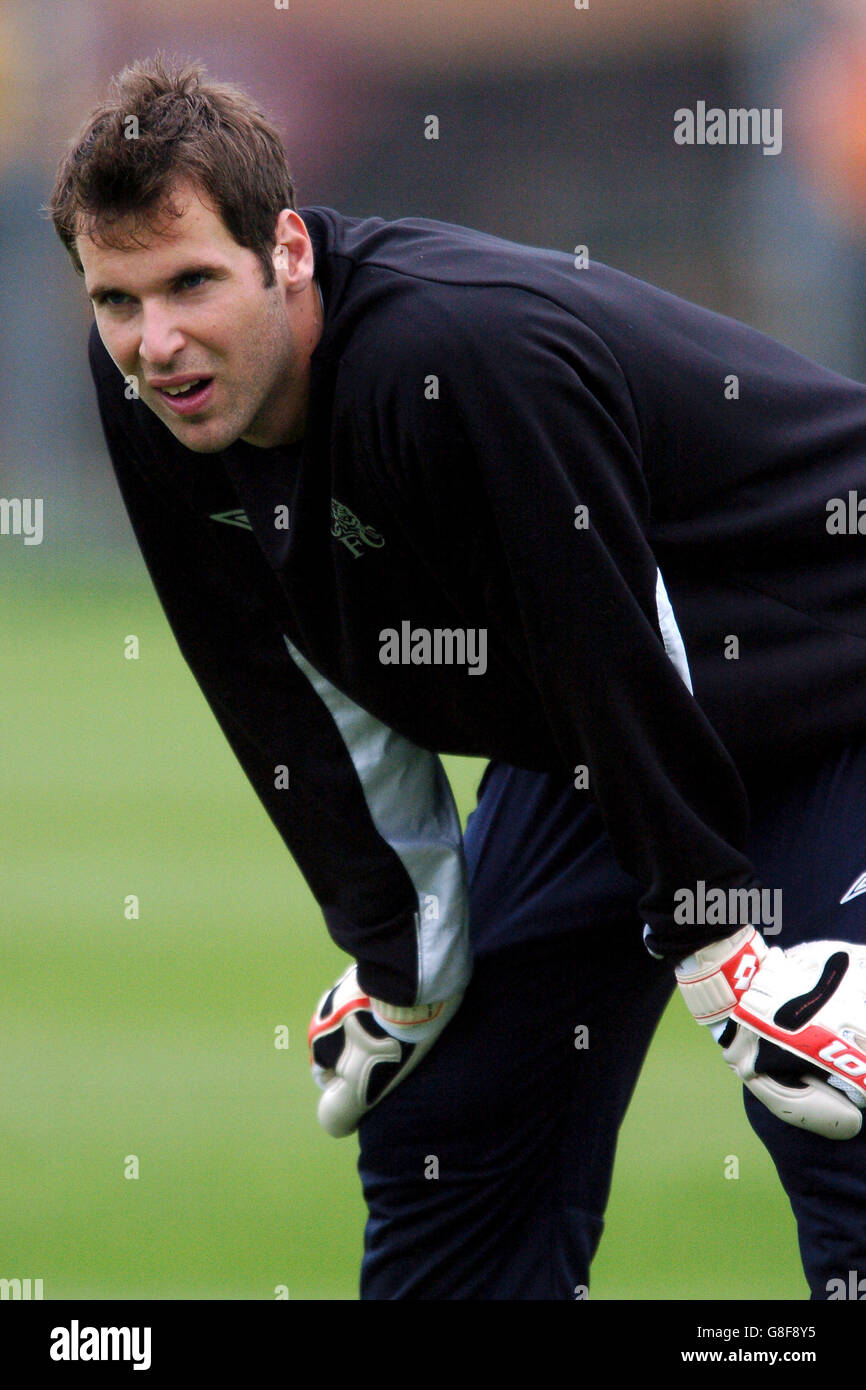 Chelseas goalkeeper petr cech during the training session hires stock