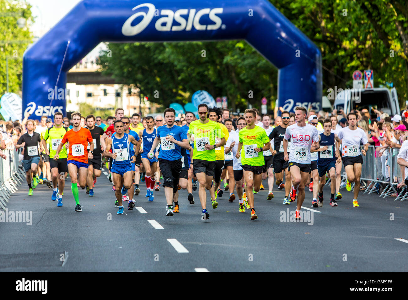 Public company run, more then 6000 runners of companies taking place in the annual running contest in Düsseldorf, Germany Stock Photo