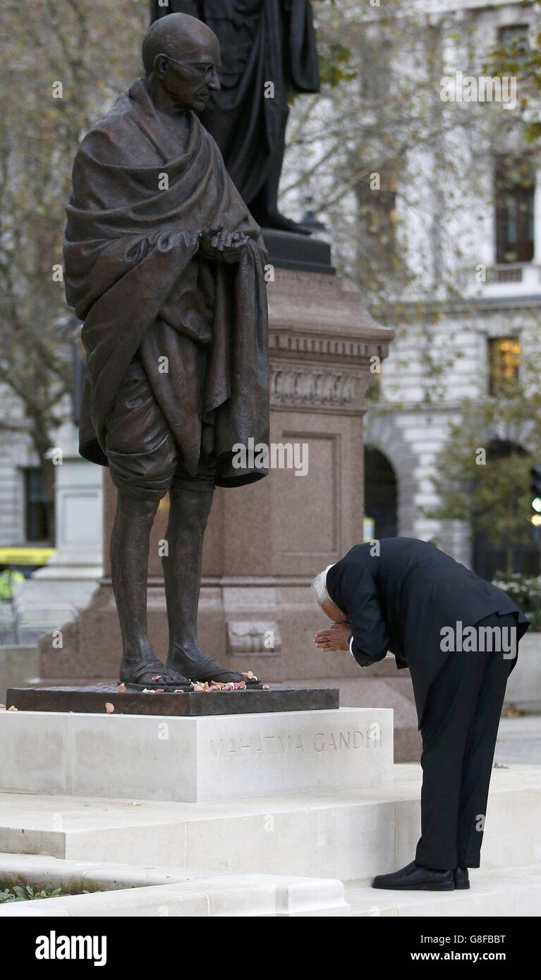 Indian Prime Minister Narendra Modi visits the statue of Mahatma Gandhi