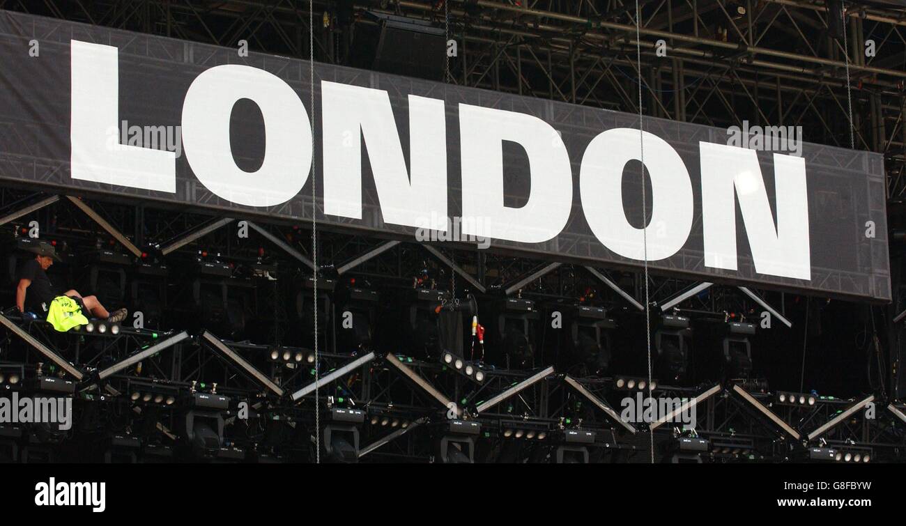 Live 8 Concert Hyde Park London. Work begins on the Live8 stage before the concert tomorrow