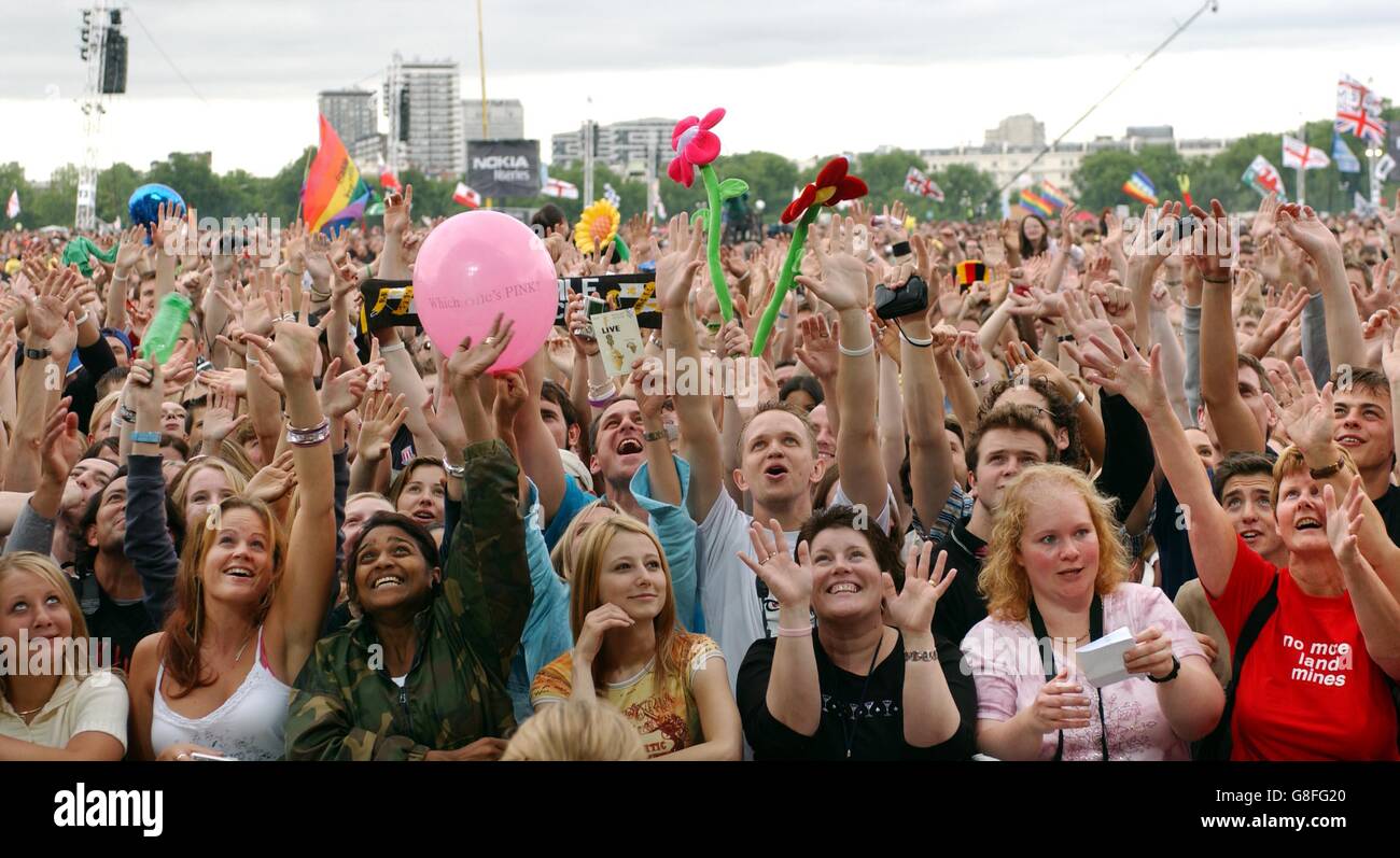 Live 8 Concert, Hyde Park. The crowd watch U2 performing on stage Stock