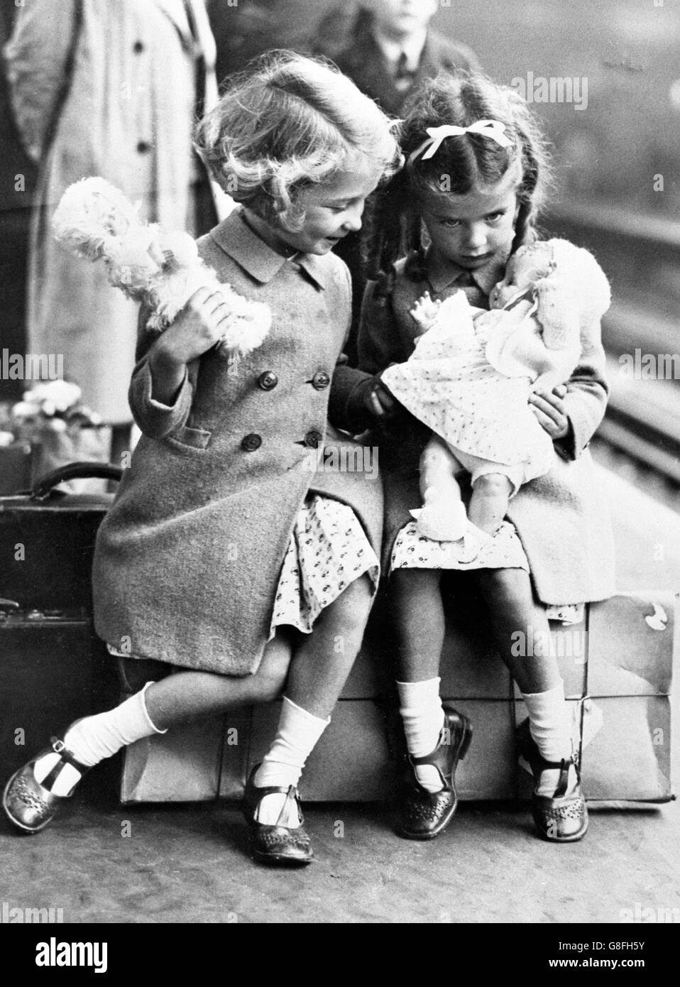 World war two evacuees hi-res stock photography and images - Alamy