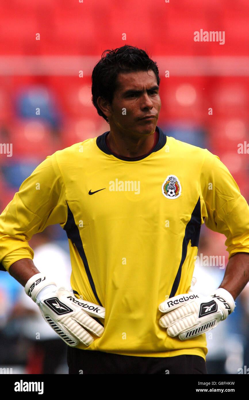 Mexico goalkeeper oswaldo sanchez hi-res stock photography and images -  Alamy
