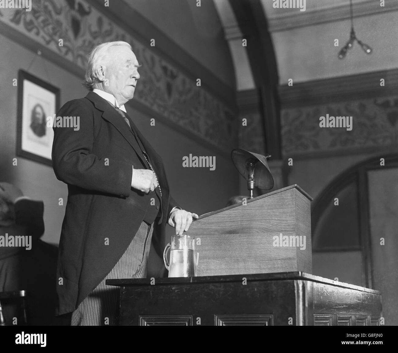 Former Liberal Party Prime Minister H. H. Asquith makes a speech at the Liberal Club in Paisley ahead of the by-election. Stock Photo