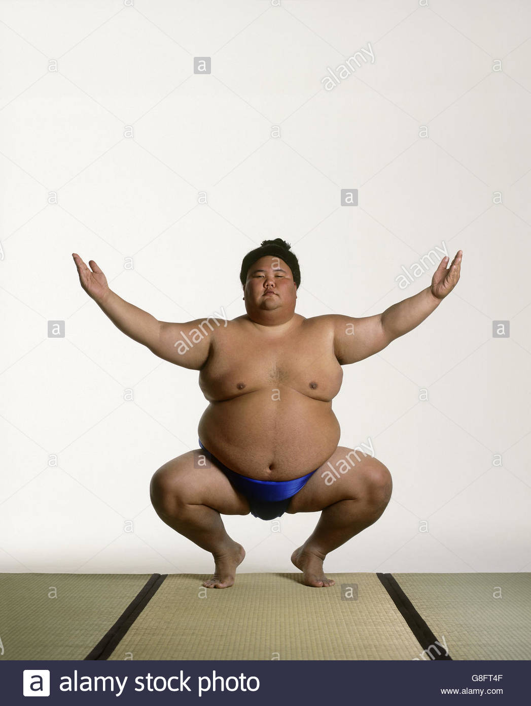 Sumo Wrestler Squatting Stock Photos & Sumo Wrestler Squatting Stock