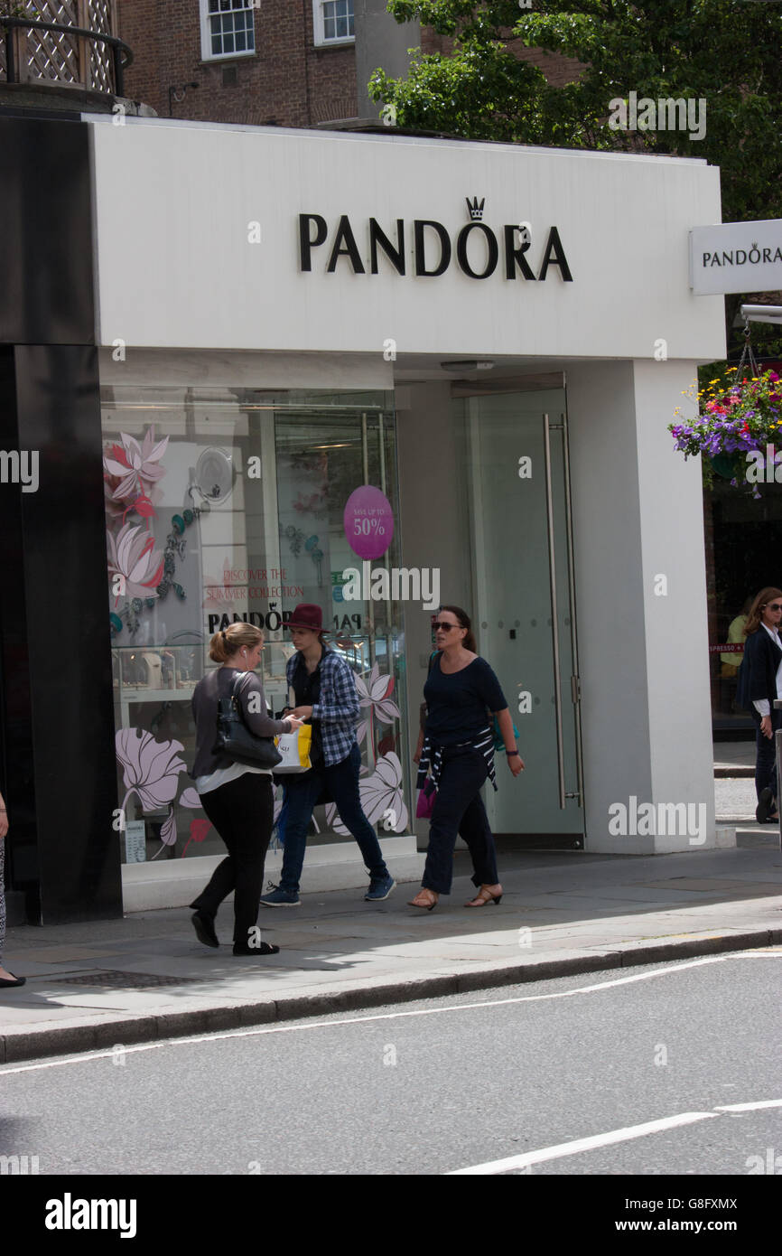 Pandora outlet shop near me