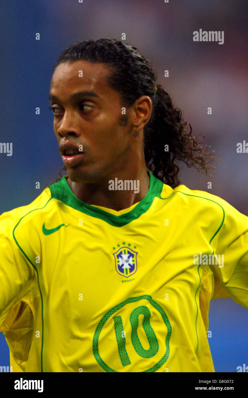 Ronaldinho 2005 hi-res stock photography and images - Alamy