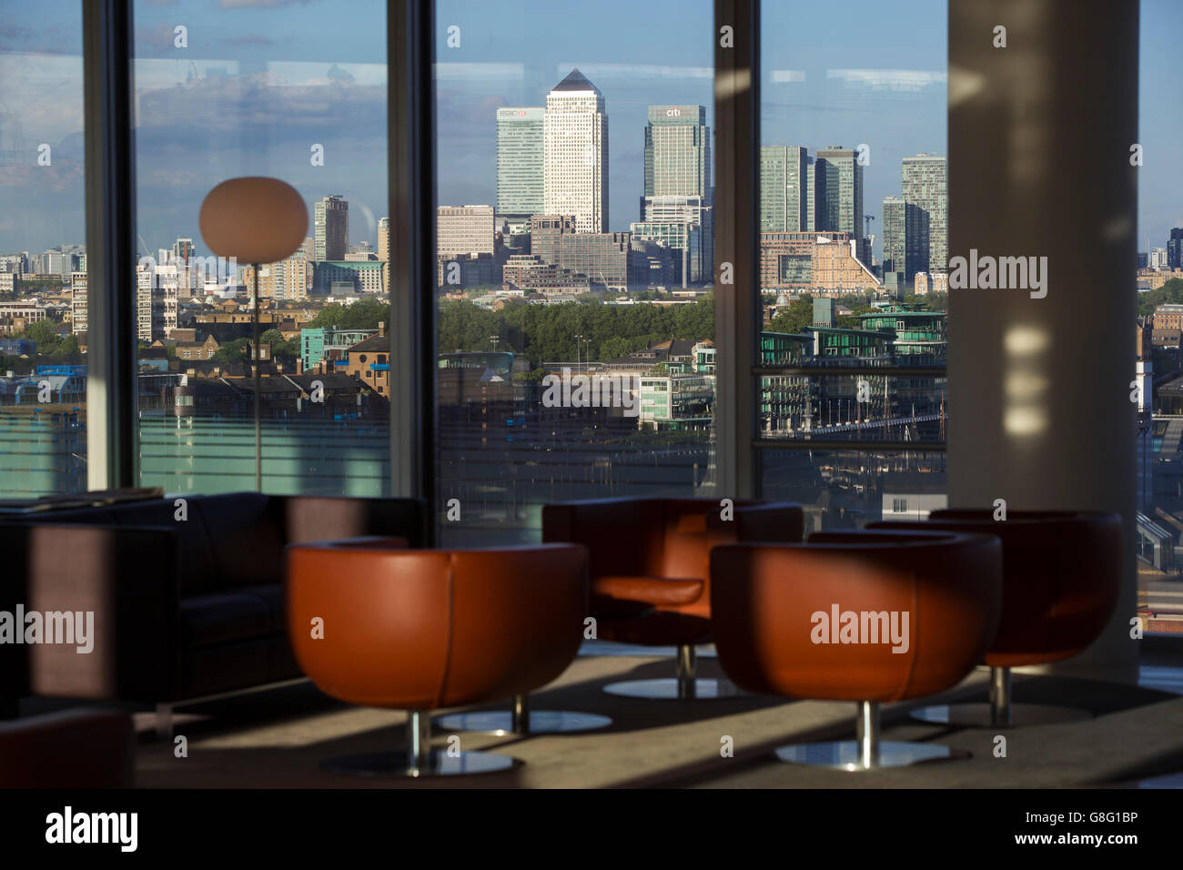 Canary wharf office window hi-res stock photography and images - Alamy
