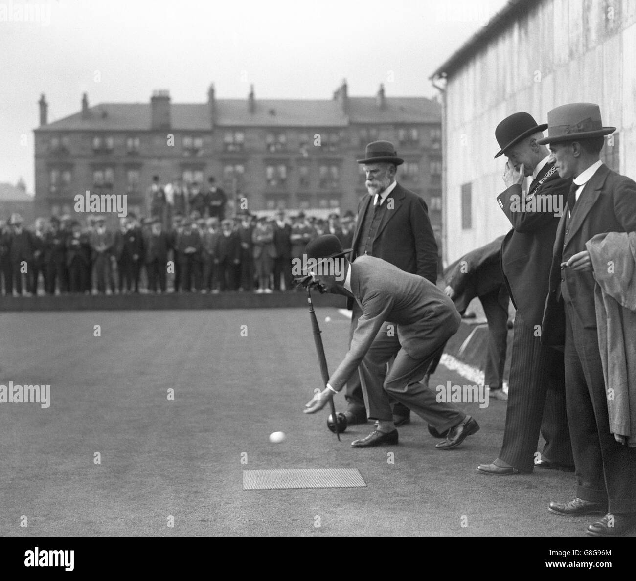 The Duke and Duchess of York open the bowling green in the new Recreation Ground of the Corporation Tramway at Parkhead, Glasgow. Stock Photo