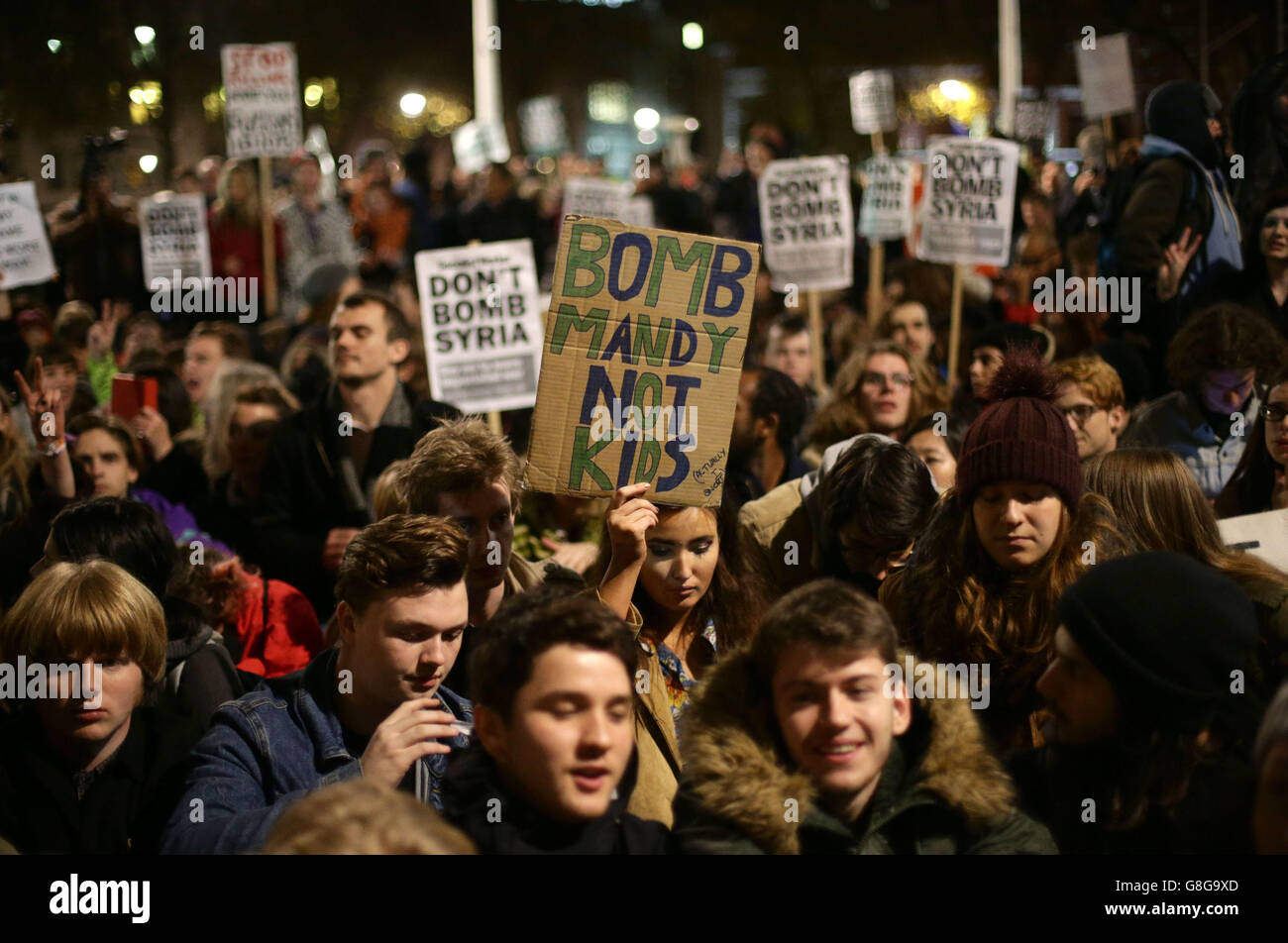 News politics syria protest hi-res stock photography and images