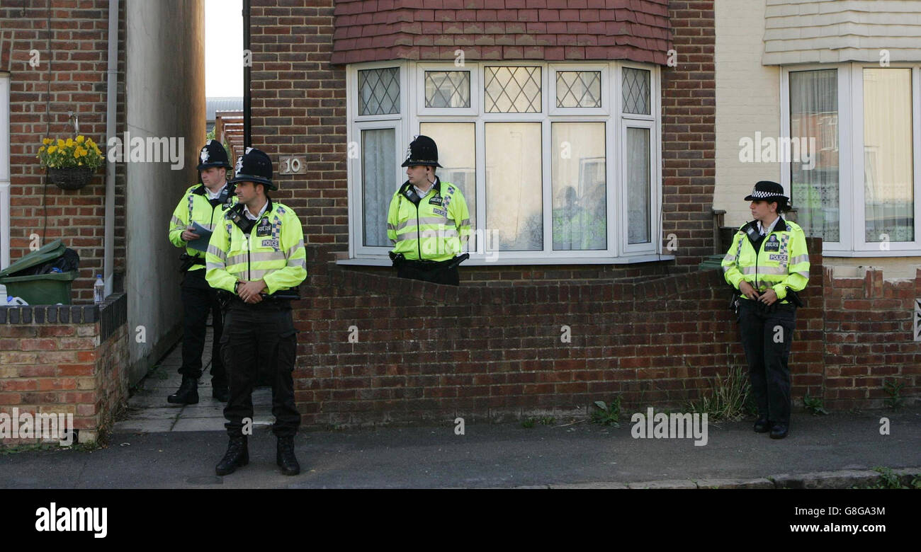 Anti-terror police stand outside a house in Northern Road, which they raided in connection with the London 'burning cross' bombing gang. Officers - some of whom were armed - swooped on the bay-fronted, 1930s semi-detached at about 7pm on Wednesday night. No arrests were made and no explosive substances are believed to have been recovered. It is thought the house may be connected to one of the cars recovered at Luton railway station. Stock Photo