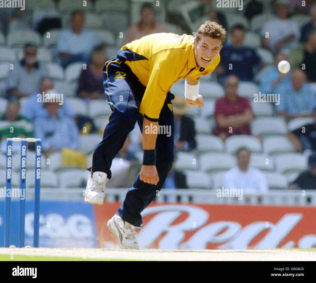 Cricket - C&G Trophy - Quarter-Final - Surrey v Hampshire - The Brit Oval. Hampshire's bowler Chris Tremlett in action. Stock Photo