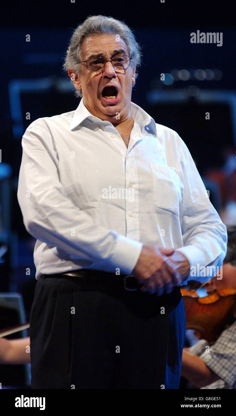 Opera singer Placido Domingo during rehearsals for Wagner's Die Walkure, as part of the BBC Proms 2005 season, at the Royal Albert Hall. Stock Photo