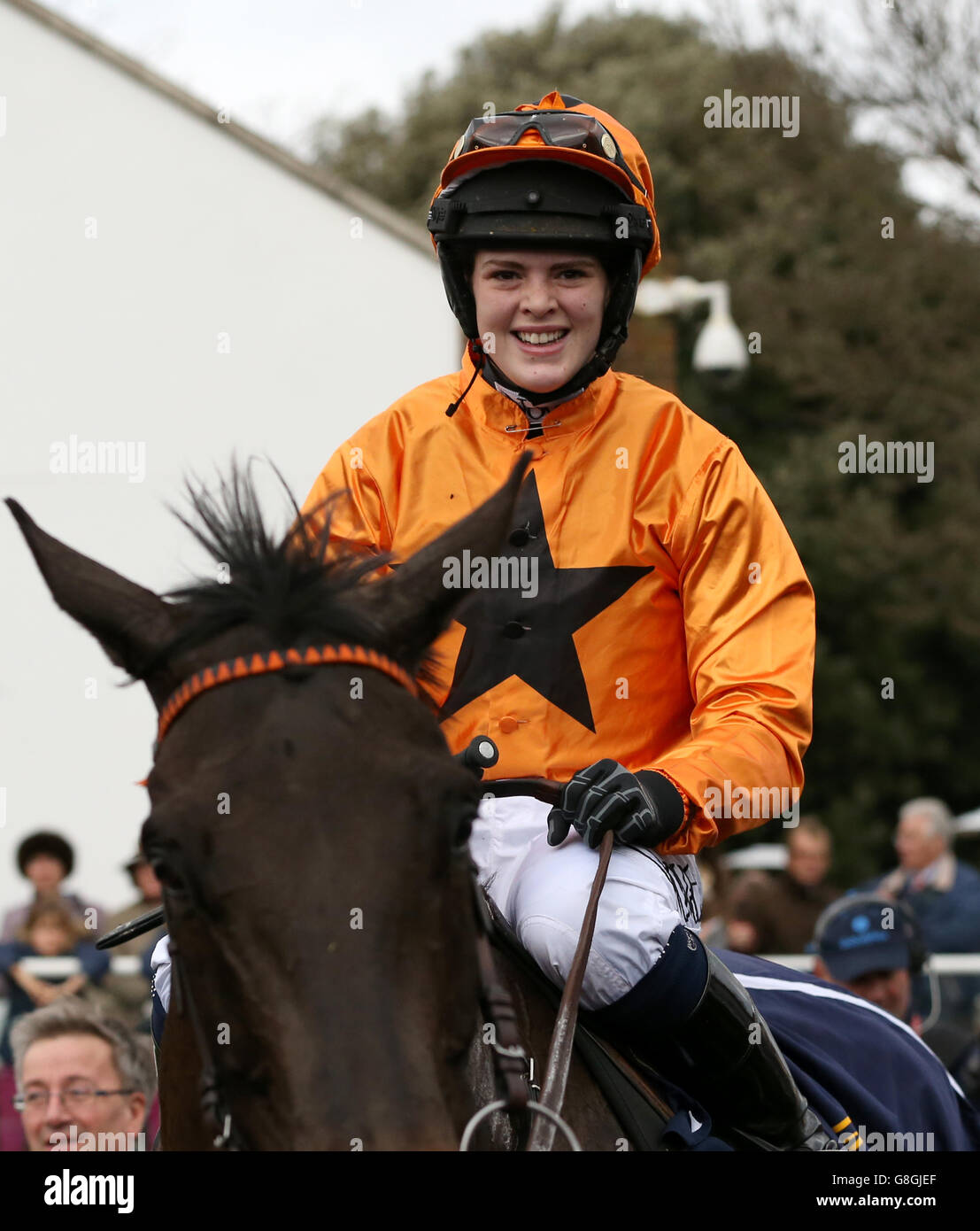 Kempton Park Races - William Hill Winter Festival - Day One. Lizzie Kelly celebrates winning The Kauto Star Novices' Chase on Tea For Two Stock Photo