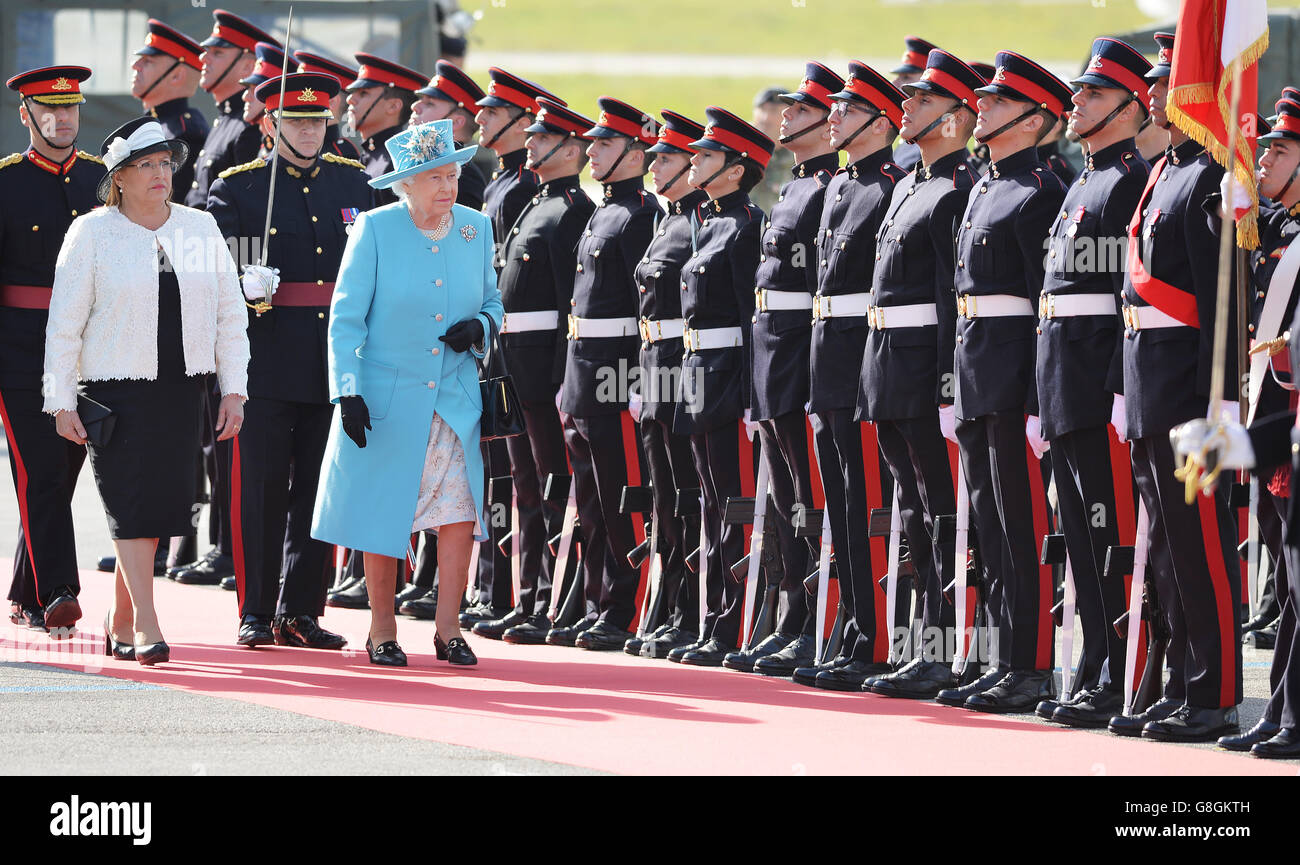Queen elizabeth ii inspects guard honour president malta luqa airport hires stock photography