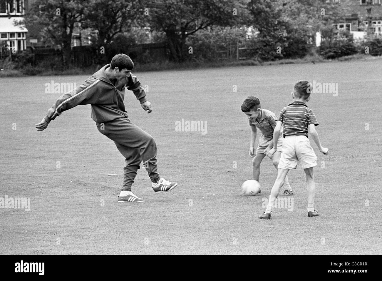 Soccer - World Cup England 1966 - Spain Training - Delta Metals Sports Ground. Spain's Silvestre Eladio (l) takes on the combined force of brothers Francis and Patrick McNally during a break from training Stock Photo