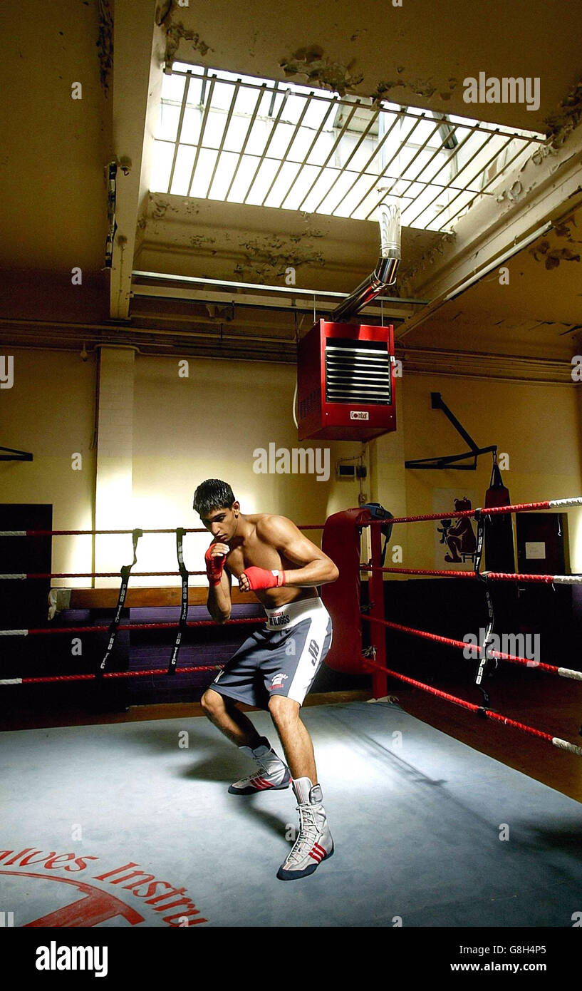 Boxing - Amir Khan v David Bailey - Training - Olivers Gym. Olympic silver  medalist Amir Khan trains Stock Photo - Alamy