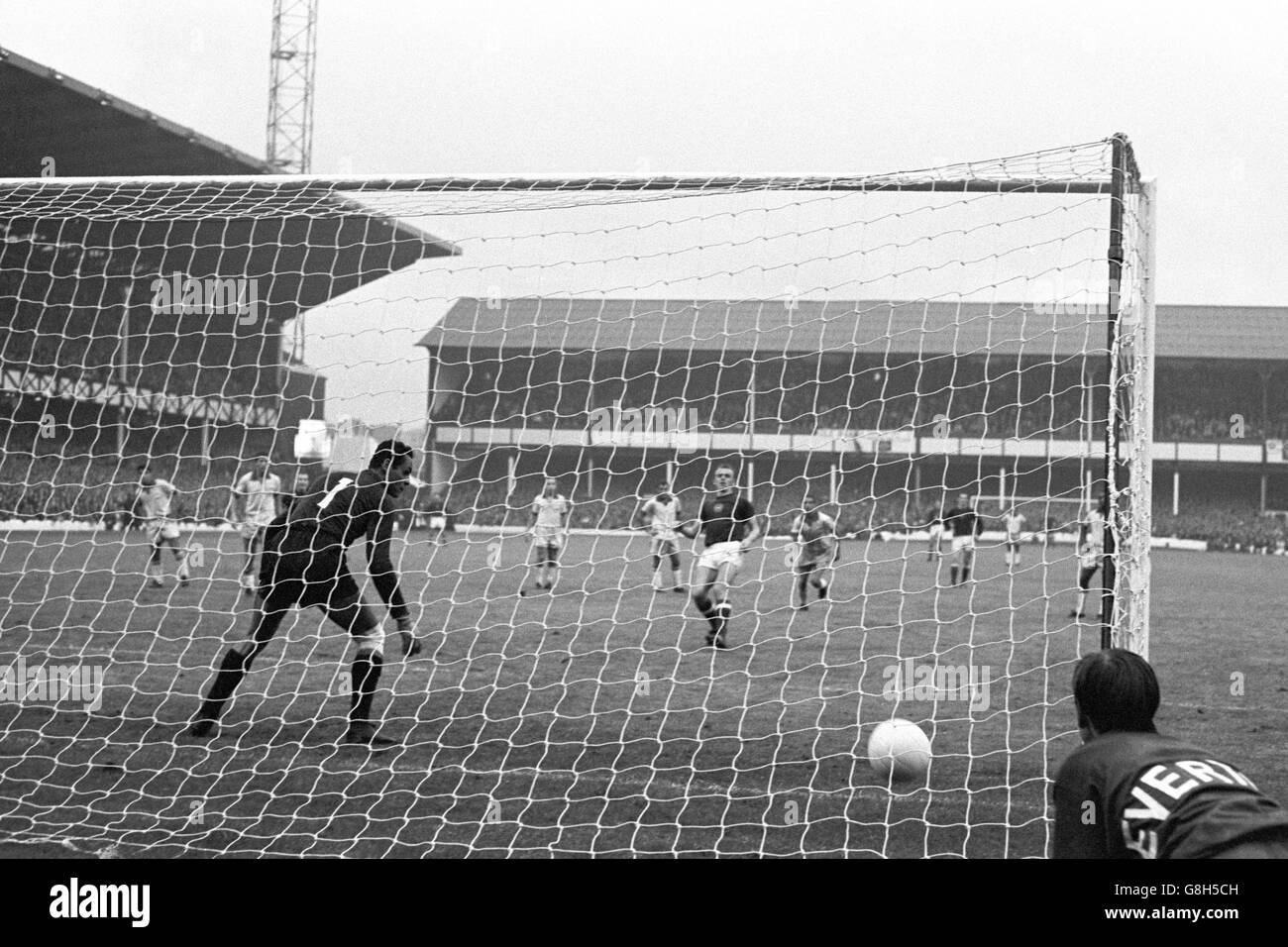 Soccer - World Cup England 1966 - Group Three - Brazil v Hungary - Goodison Park. Hungary's Kalman Meszoly (r) slides his team's third goal past static Brazil goalkeeper Gilmar (l) from the penalty spot Stock Photo