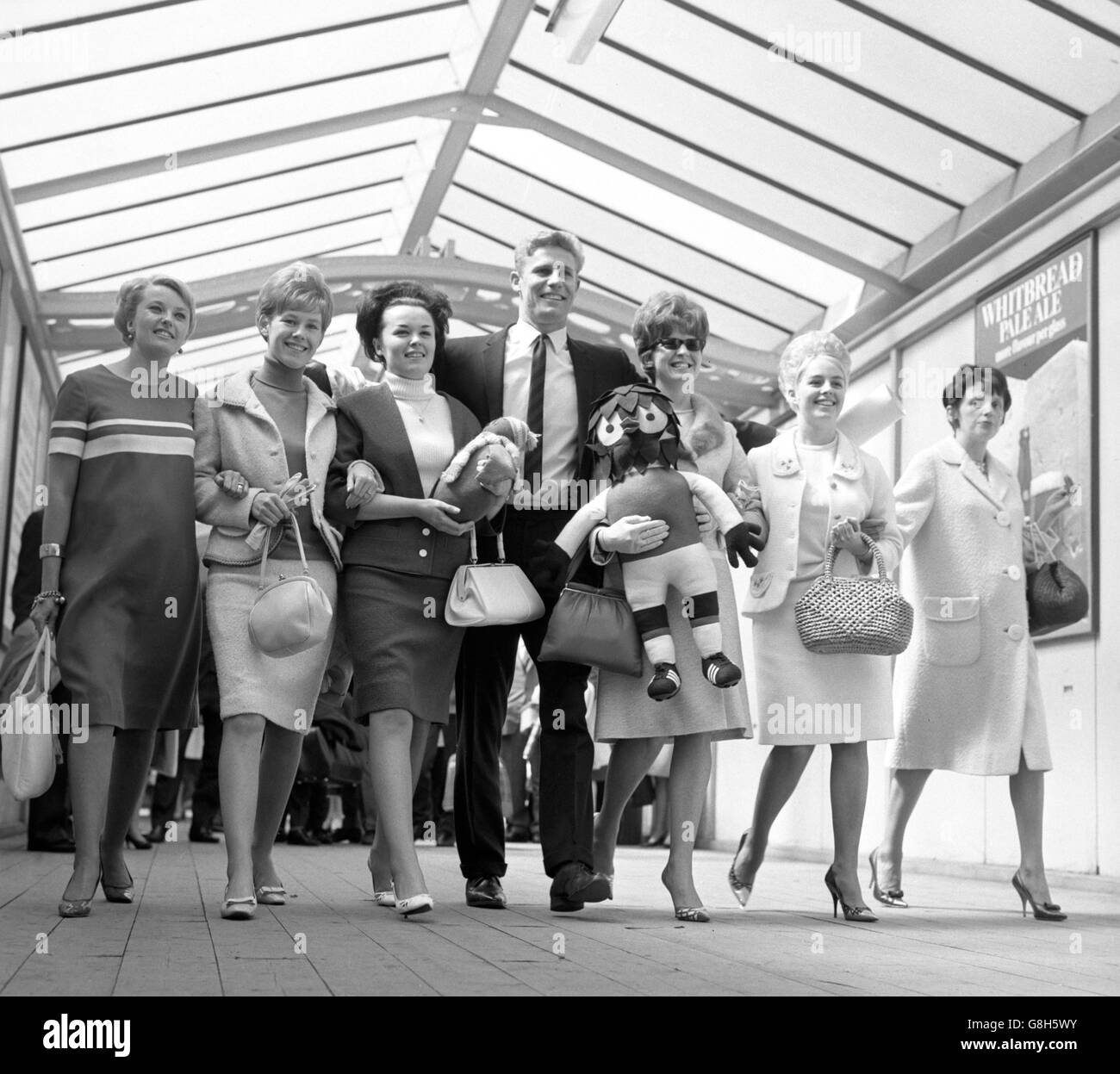 Sheffield Wednesday's Vic Mobley, who will almost certainly be out of the side to meet Everton in the FA Cup final at Wembley tomorrow, is seen leaving Sheffield today with some of the partners of Wednesday players. (l-r) Carol Fantham, Susan Fidler, Barbara Mobley, Vic Mobley, Yvonne Megson, June Quinn and Beryl Young. Stock Photo
