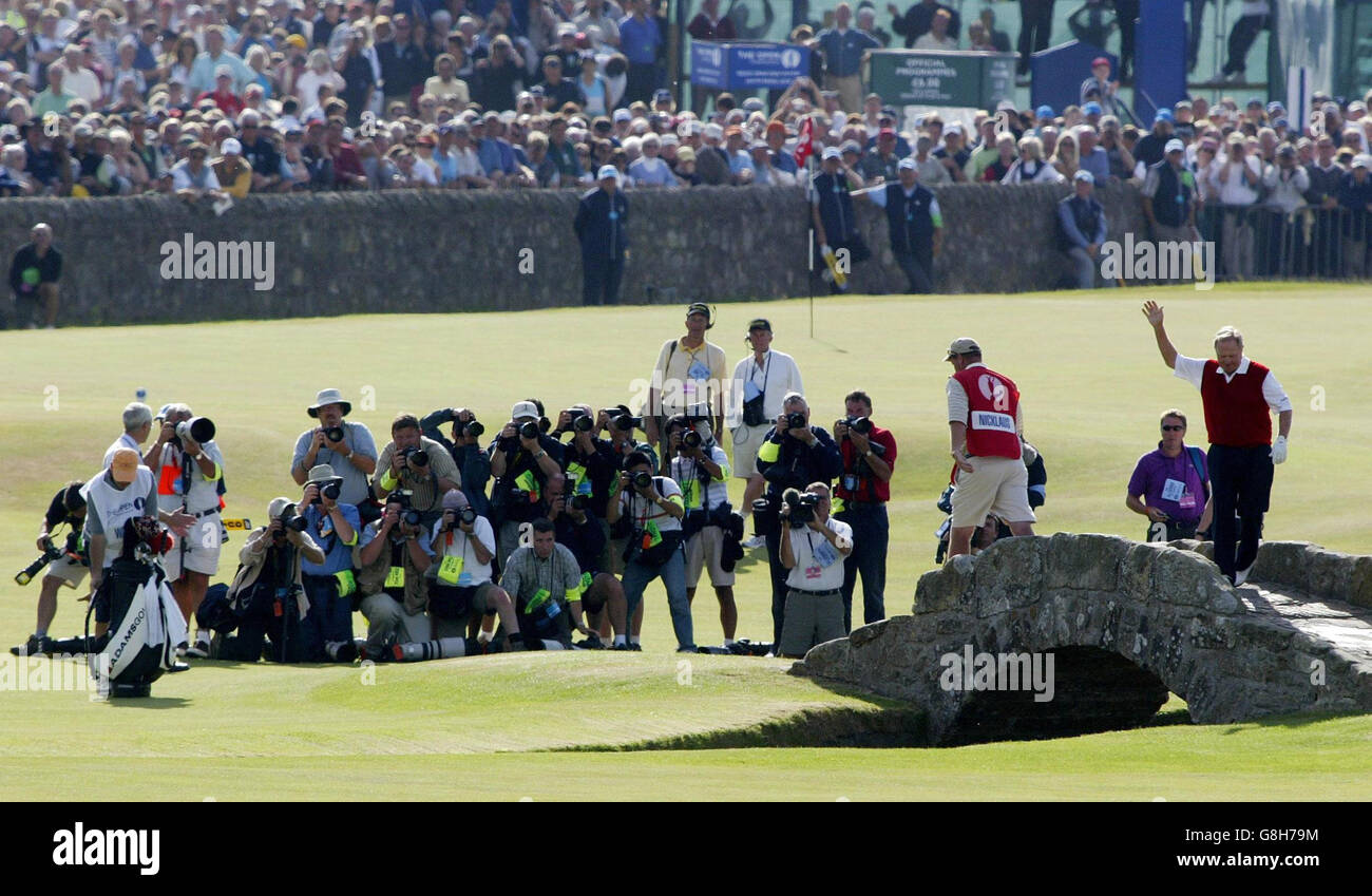 USA's Jack Nicklaus leaves the swilcan bridge after posing for photographers during an emotional farewell. Stock Photo