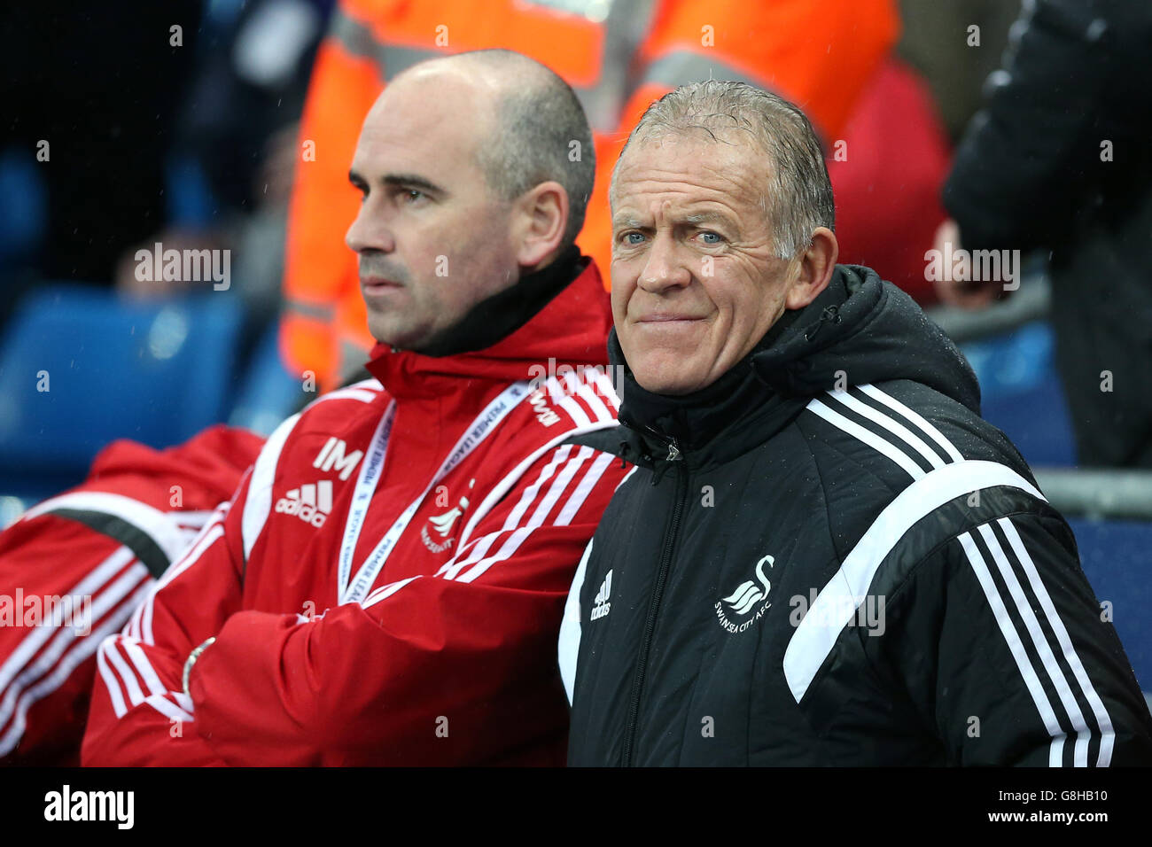 Swansea City caretaker manager Alan Curtis (right) during the Barclays Premier League match at the Etihad Stadium, Manchester. PRESS ASSOCIATION Photo. Picture date: Saturday December 12, 2015. See PA story SOCCER Man City. Photo credit should read: Martin Rickett/PA Wire. No use with unauthorised audio, video, data, fixture lists, club/league logos or 'live' services. Stock Photo