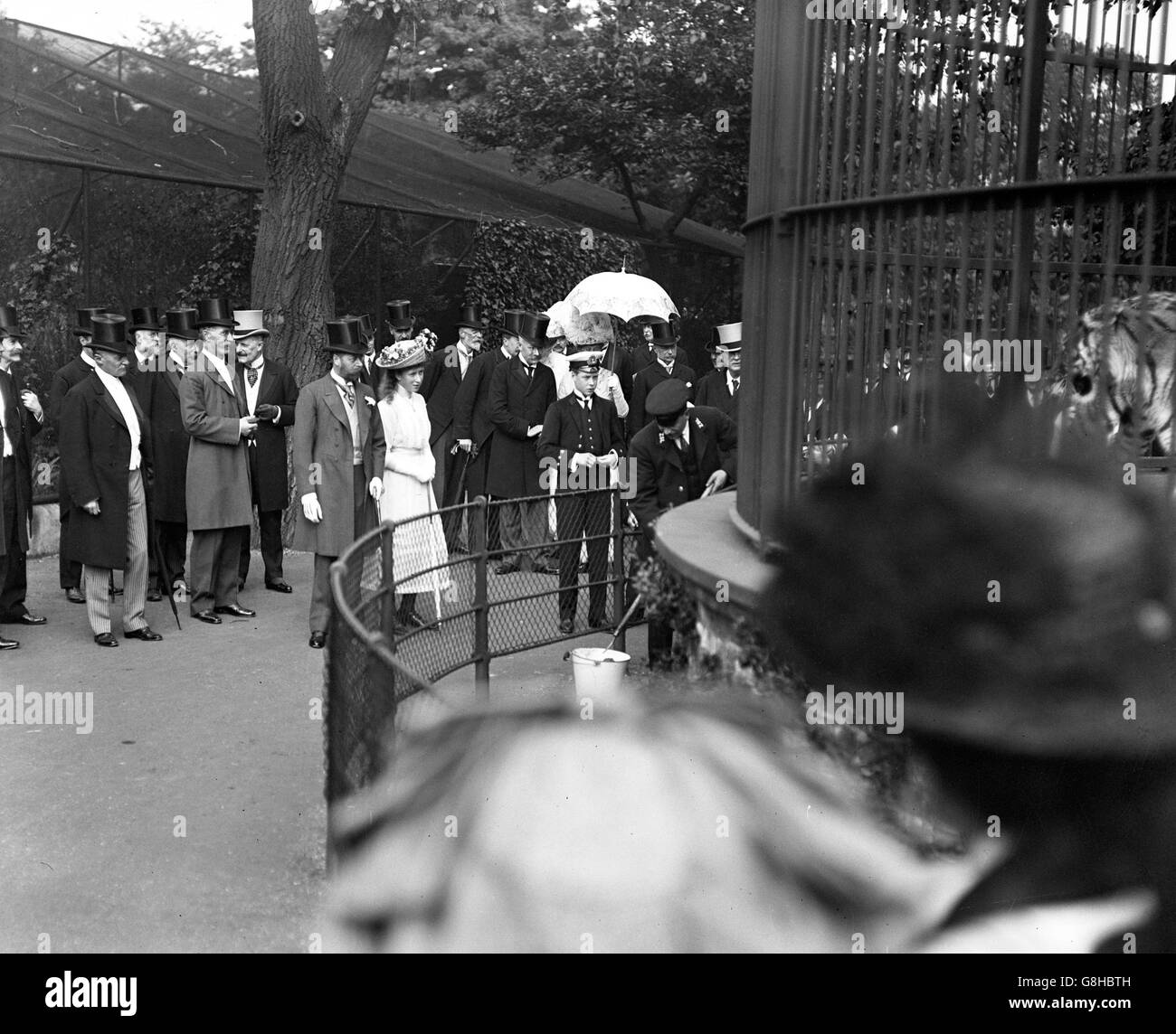 King George V, with Queen Mary, the Prince of Wales, and Princess Mary, visit the Zoological Gardens. Stock Photo