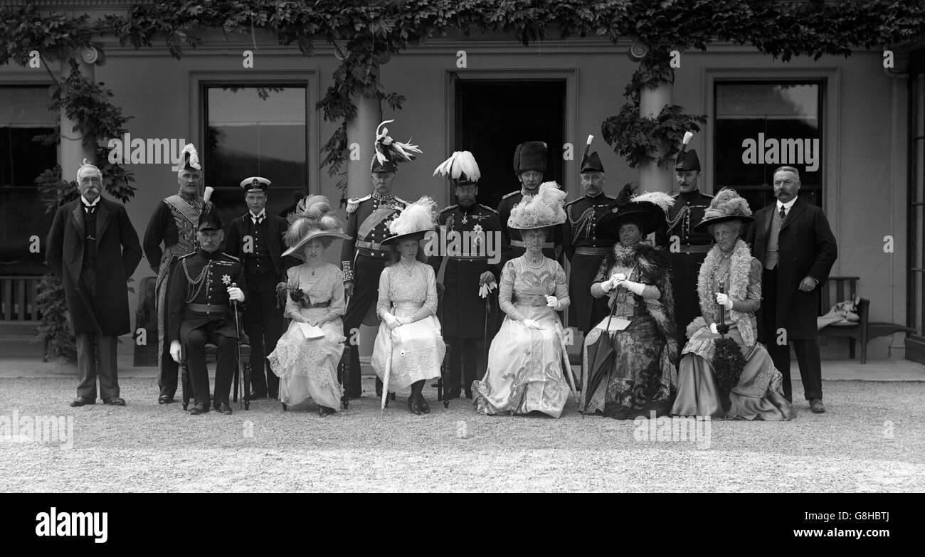 King George V and Queen Mary attended a house party at Plas Machynlleth during their visit to Wales for the Investiture of the Prince of Wales. The party was at the residence of Lord Herbert Vane-Tempest. Also in the shot are Princess Mary and the Prince of Wales, together with Lord Londonderry and Lord Herbert Vane-Tempest. Lady Londonderry is next to Queen Mary. Stock Photo