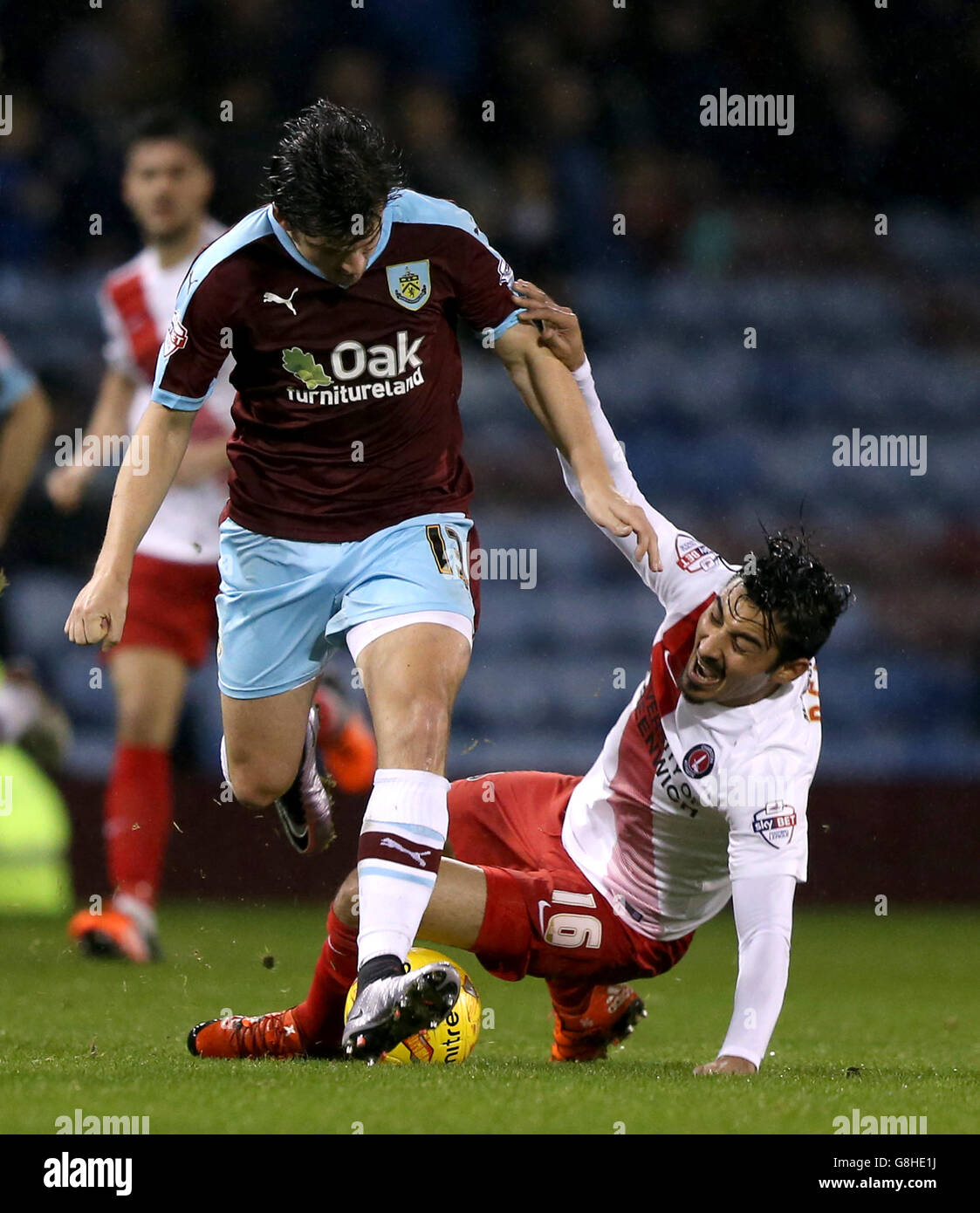 Charlton Athletic's Reza Ghoochannejhad (right) and Burnley's Joey Barton battle for the ball Stock Photo