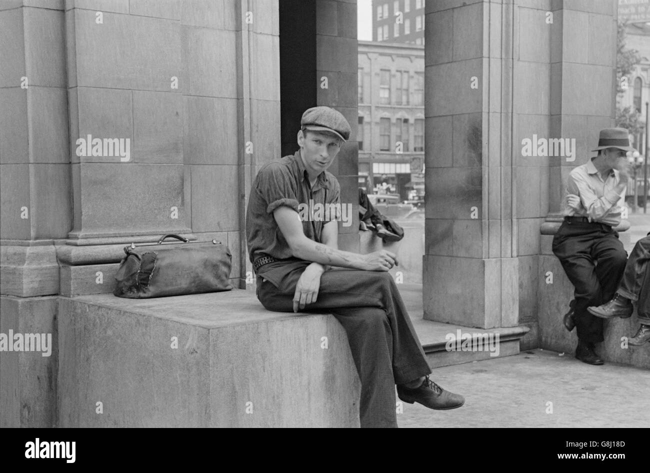 Transient Harvest Worker in Gateway District, Minneapolis, Minnesota, USA, Russell Lee, August 1937 Stock Photo