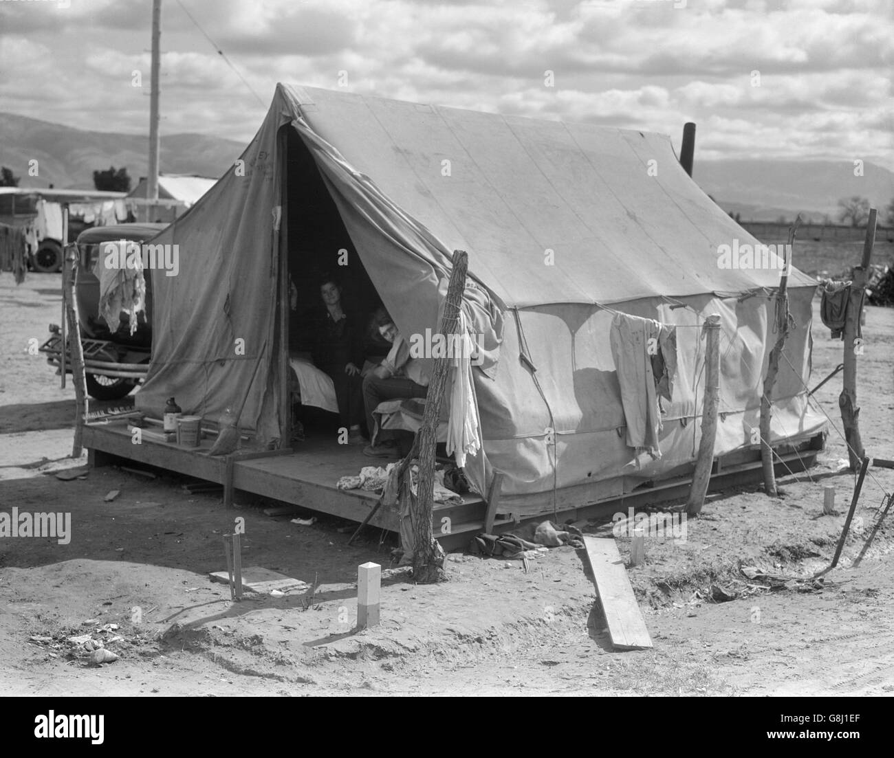 Arkansas Migrant Family Living in Tent, California, USA, Dorothea Lange for  Farm Security Administration, February 1936 Stock Photo - Alamy