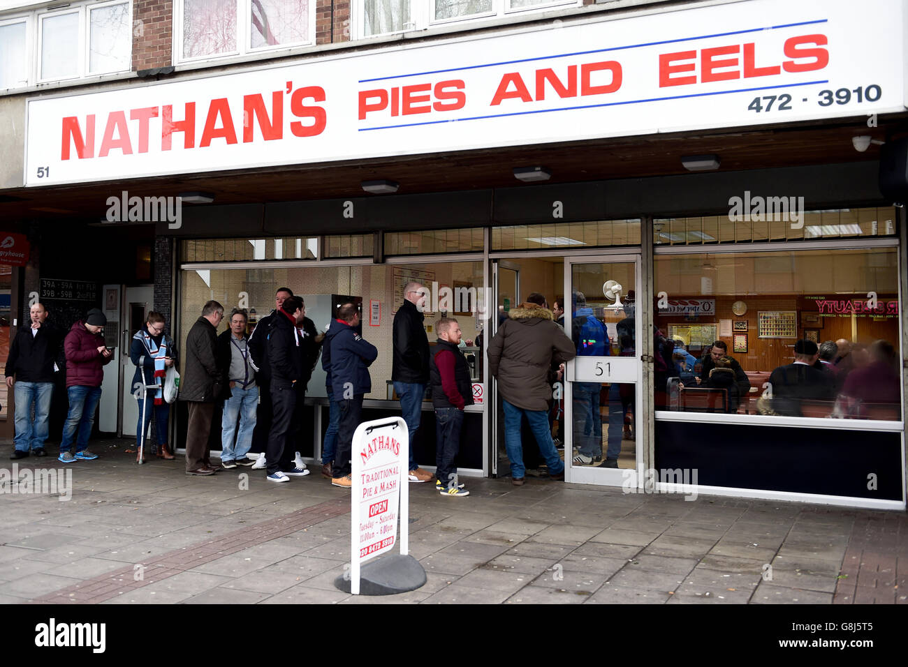 Pies and eels hires stock photography and images Alamy