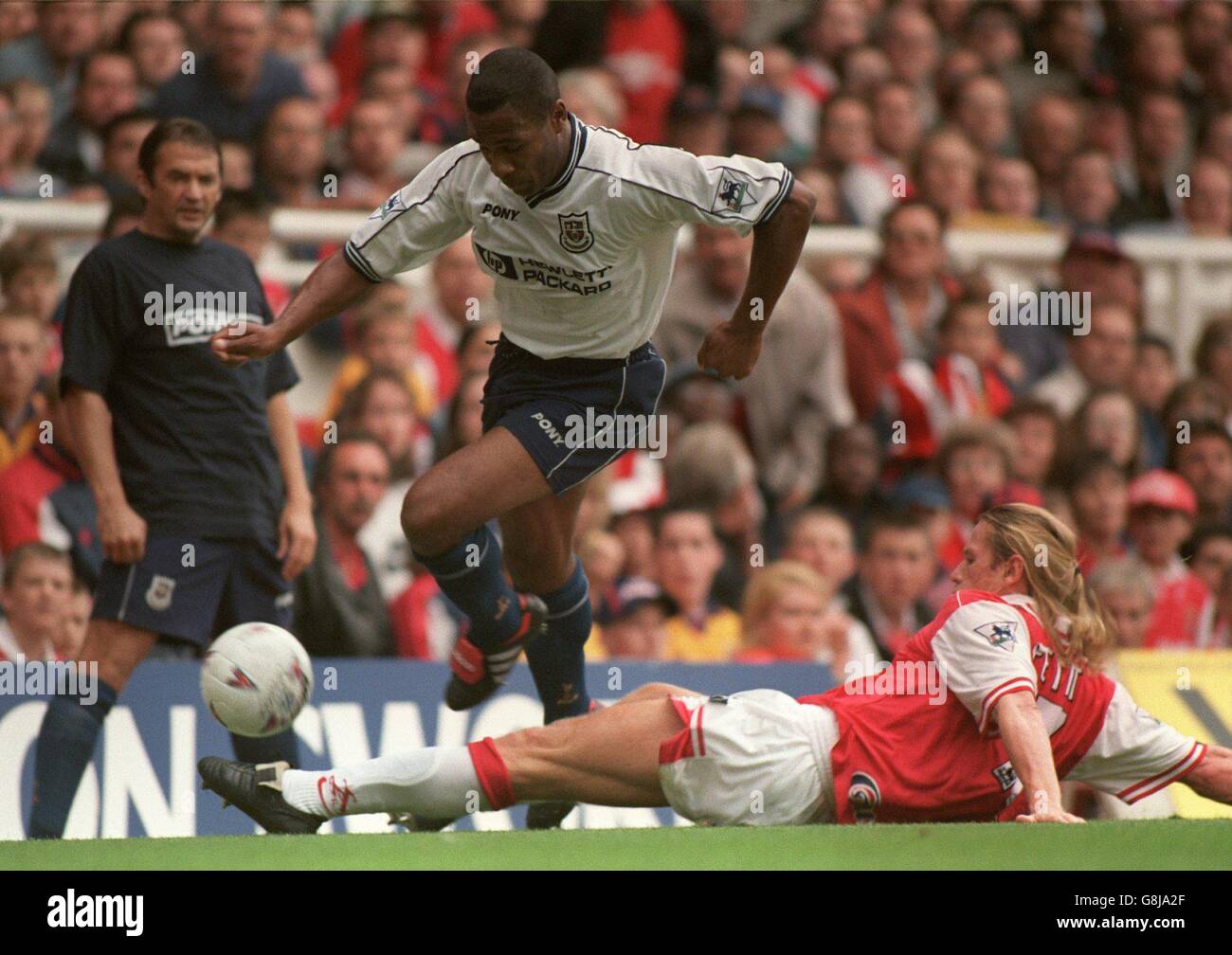 English Premier Soccer - Arsenal V Tottenham Hotspur. Les Ferdinand Spurs (L) and Emmanuel Petit, Arsenal (R) Stock Photo