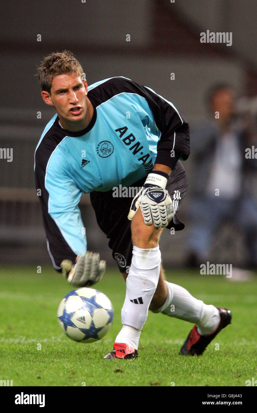 Arsenal v ajax hi-res stock photography and images - Page 9 - Alamy