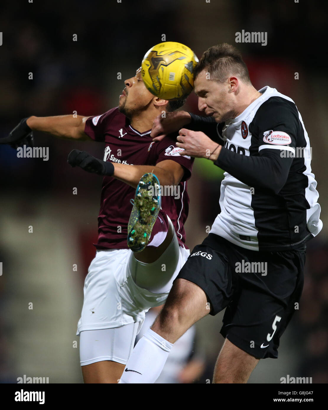 Heart of Midlothian's Osman Sow (left) battles for the ball with Dundee United's Callum Morris during the Ladbrokes Scottish Premiership match at Tynecastle Stadium, Edinburgh. PRESS ASSOCIATION Photo. Picture date: Wednesday December 30, 2015. See PA story SOCCER Hearts. Photo credit should read: Andrew Milligan/PA Wire. Stock Photo