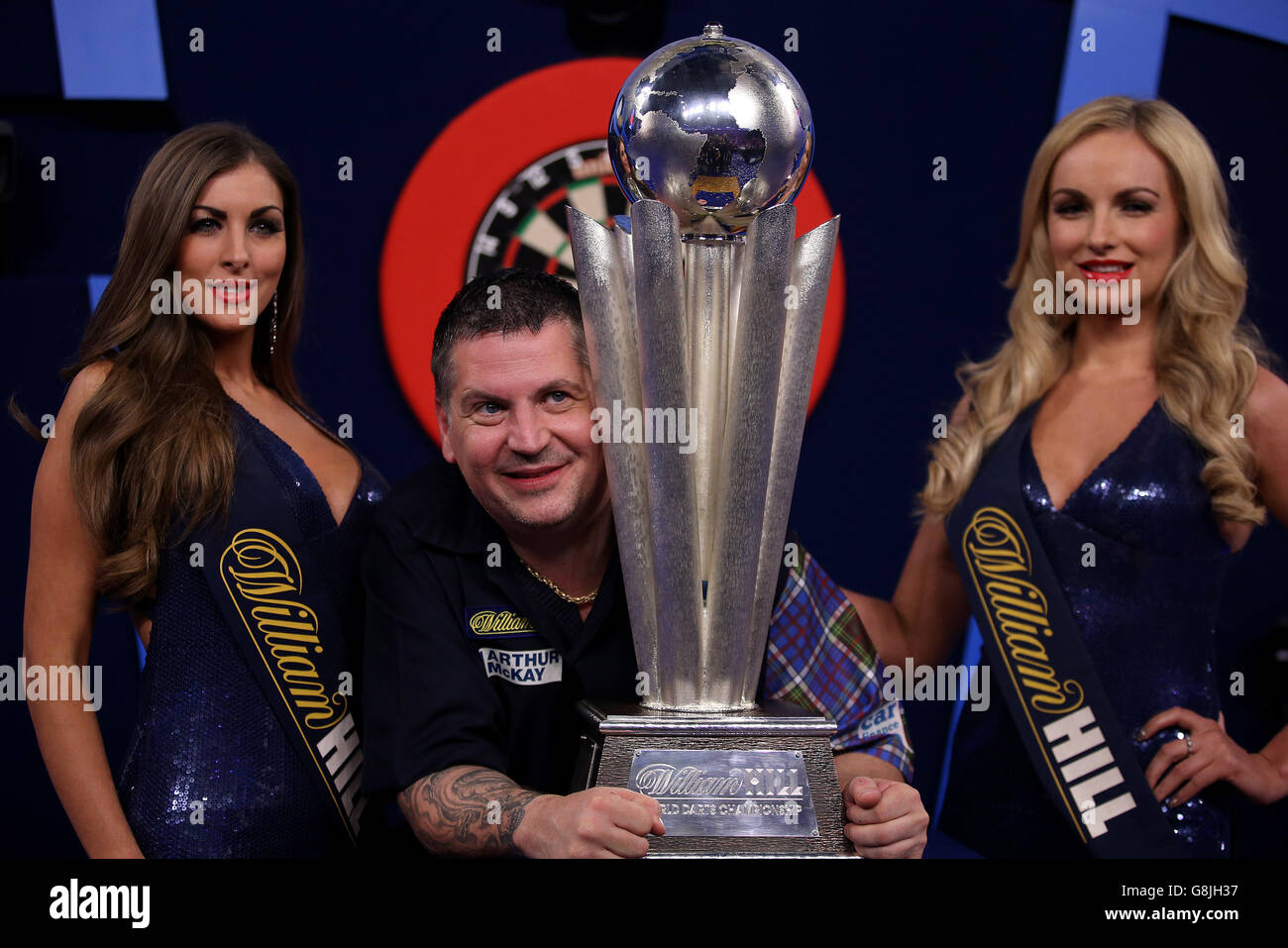 Gary Anderson celebrates Sid Waddell trophy after winning the final