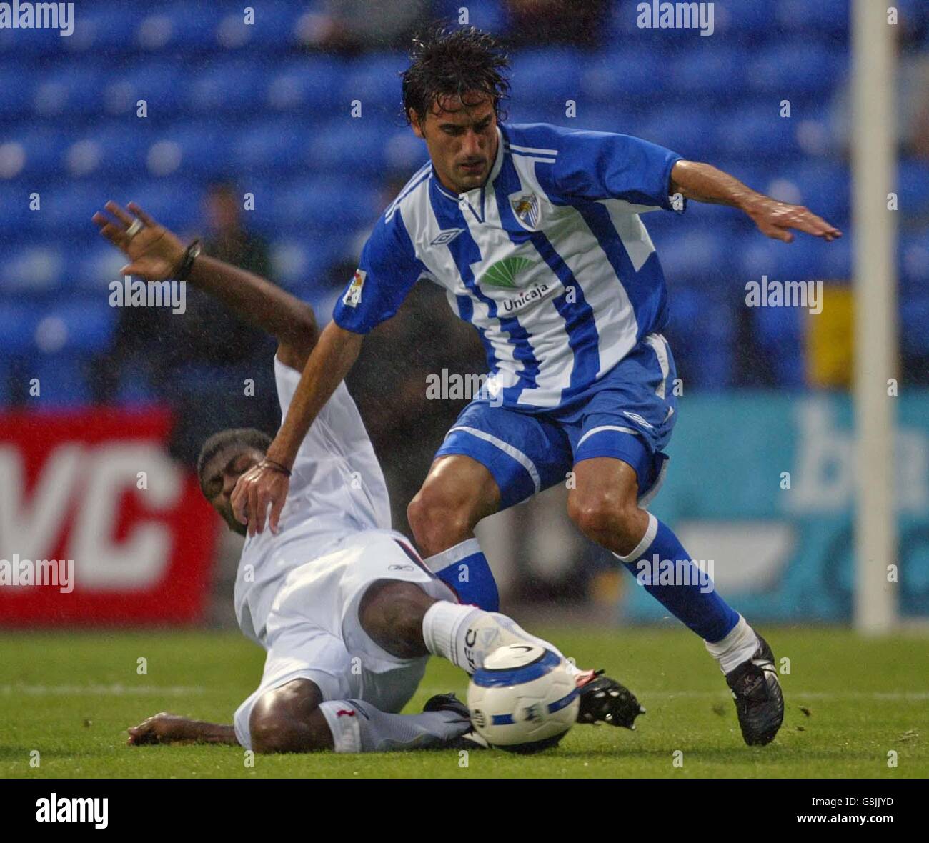 Southampton's Radhi Jaidi and Charlton Athletic's Paul Benson Stock Photo -  Alamy