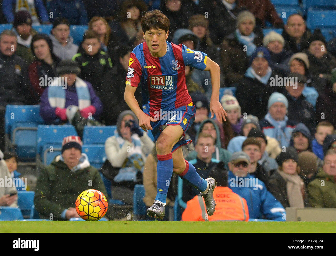 Crystal Palace's Lee Chung-yong during the Barclays Premier League match at the Etihad Stadium, Manchester. PRESS ASSOCIATION Photo. Picture date: Saturday January 16, 2016. See PA story SOCCER Man City. Photo credit should read: Martin Rickett/PA Wire. Stock Photo
