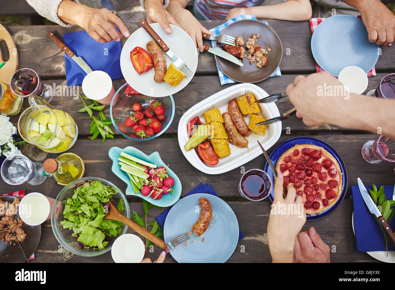Food picnic hi-res stock photography and images - Alamy