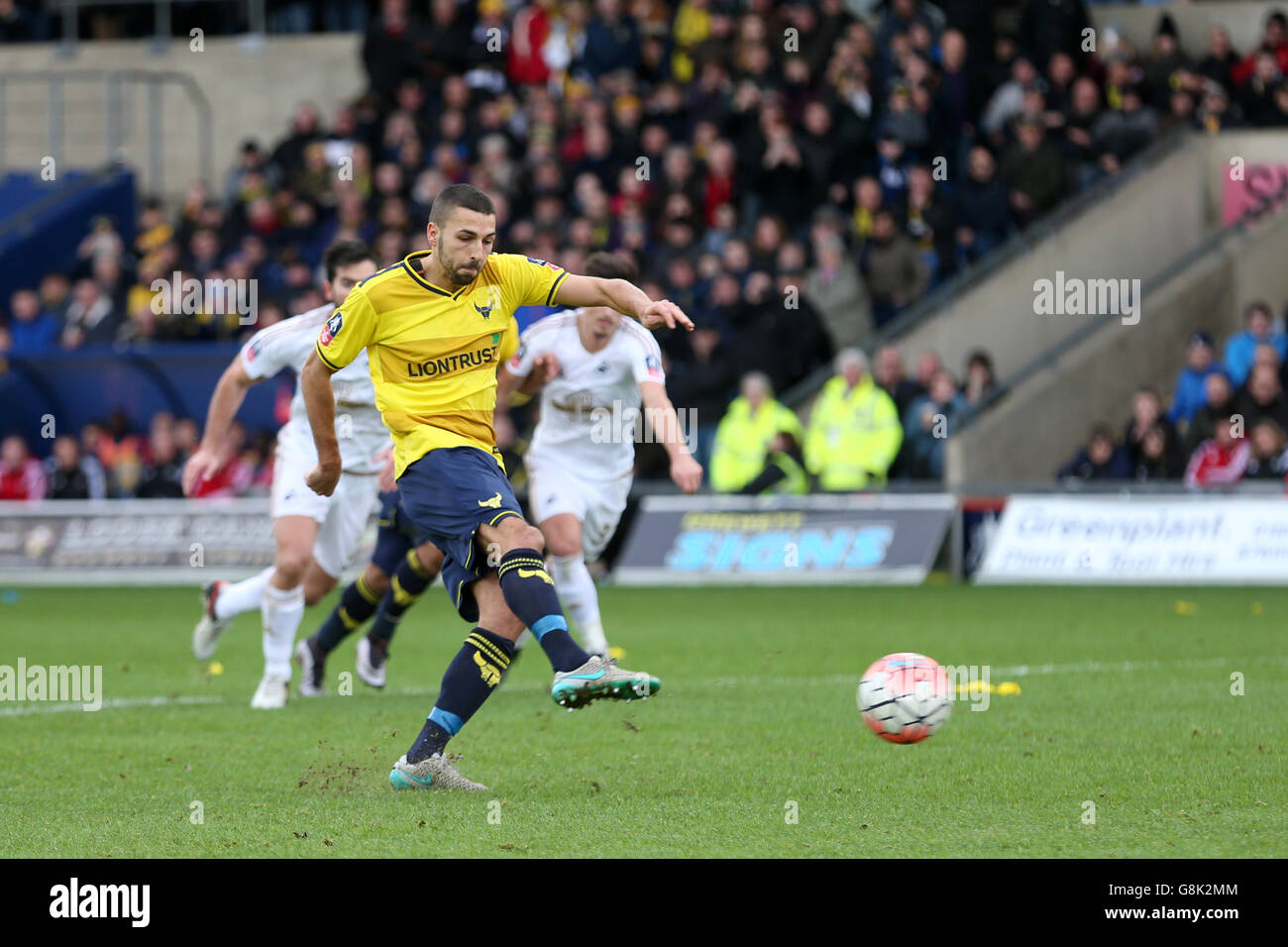 Oxford United's Liam Sercombe scores his side's first goal from a penalty during the Emirates FA Cup, third round match at the Kassam Stadium, Oxford. Stock Photo