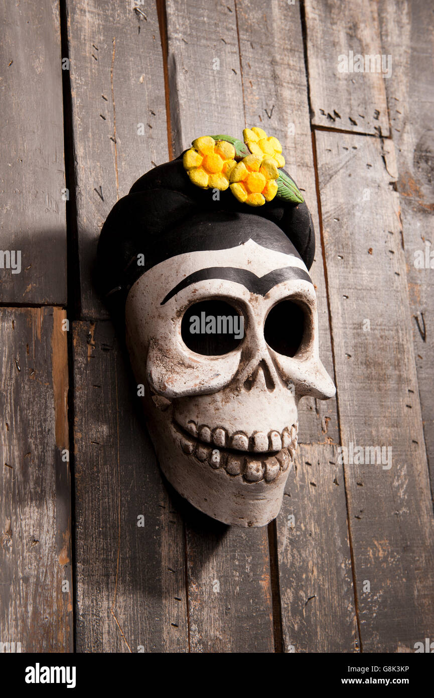 Frieda Khalo (Día de Muertos) Day of the Dead skull sculpture Stock Photo