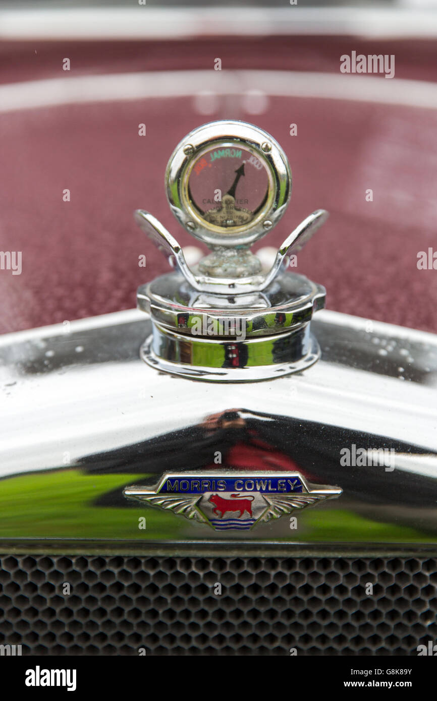A radiator temperature gauge on a Morris Cowley classic car Stock Photo