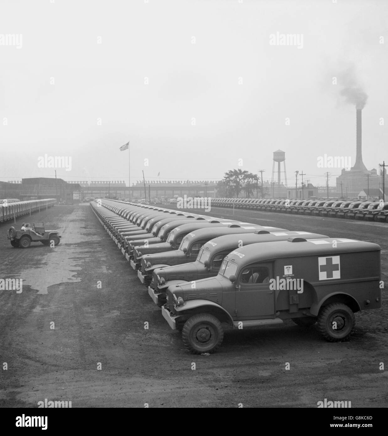 Rows of Army Ambulances, Chrysler Corporation Dodge Truck Plant, Detroit, Michigan, USA, Arthur S. Siegel for Office of War Information, August 1942 Stock Photo