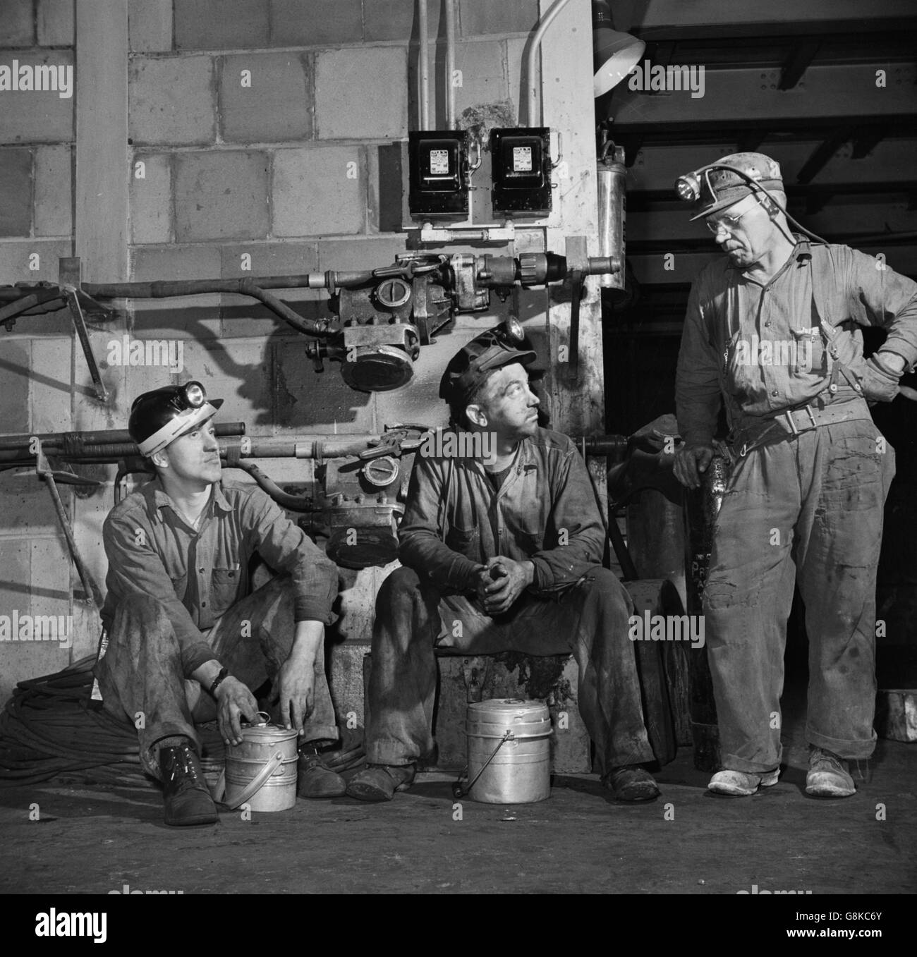 Miners Having Lunch in Machine Shop, Montour No. 4 Mine of Pittsburgh Coal Company, Pittsburgh, Pennsylvania, USA, John Collier for Office of War Information, November 1942 Stock Photo